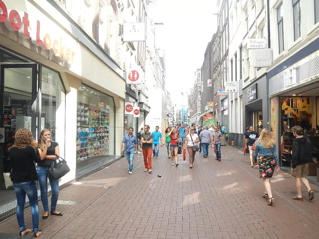 pedestrian street amsterdam