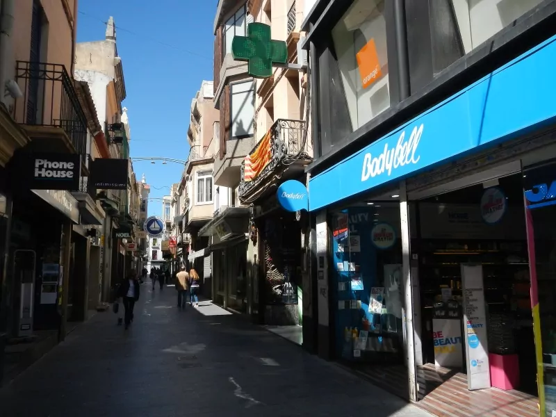 barcelona street retail shop