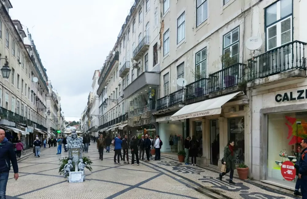 rue piétonne Lisbonne, commerces et magasins