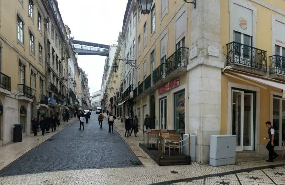 Lisbonne, emplacements commerciaux en rue piétonne