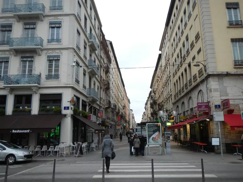 lyon rue victor hugo, commerces de pieds d'immeubles, quelles activités commerciales ?