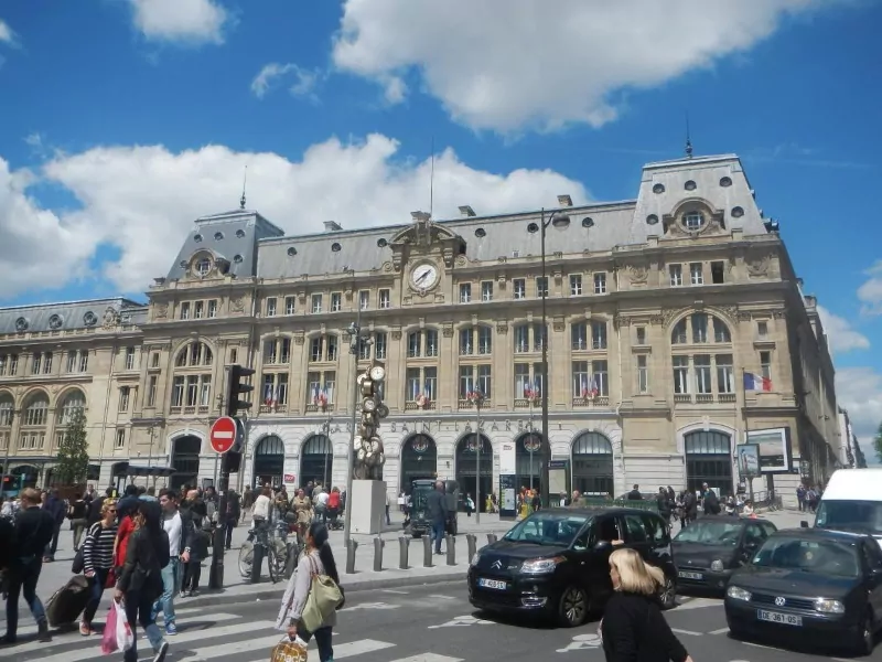 paris, centre commercial quartier saint lazare