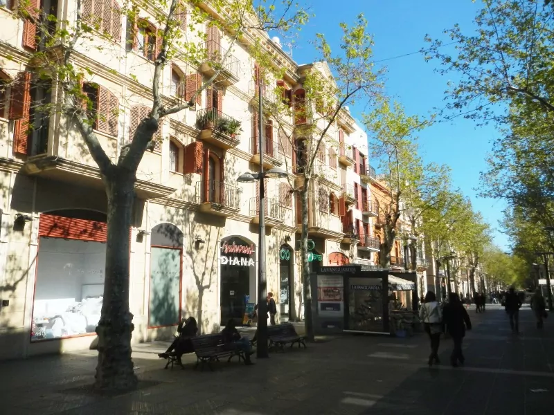 barcelona pedestrian street