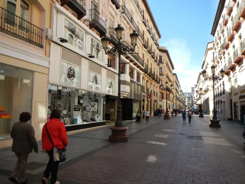 combien de magasins sont présents en coeur de ville à saragosse ?